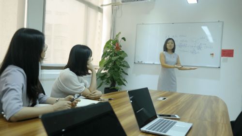 企恩咨詢 專注商學院服務，以技術開發為翼，為每個客戶樹一道口碑